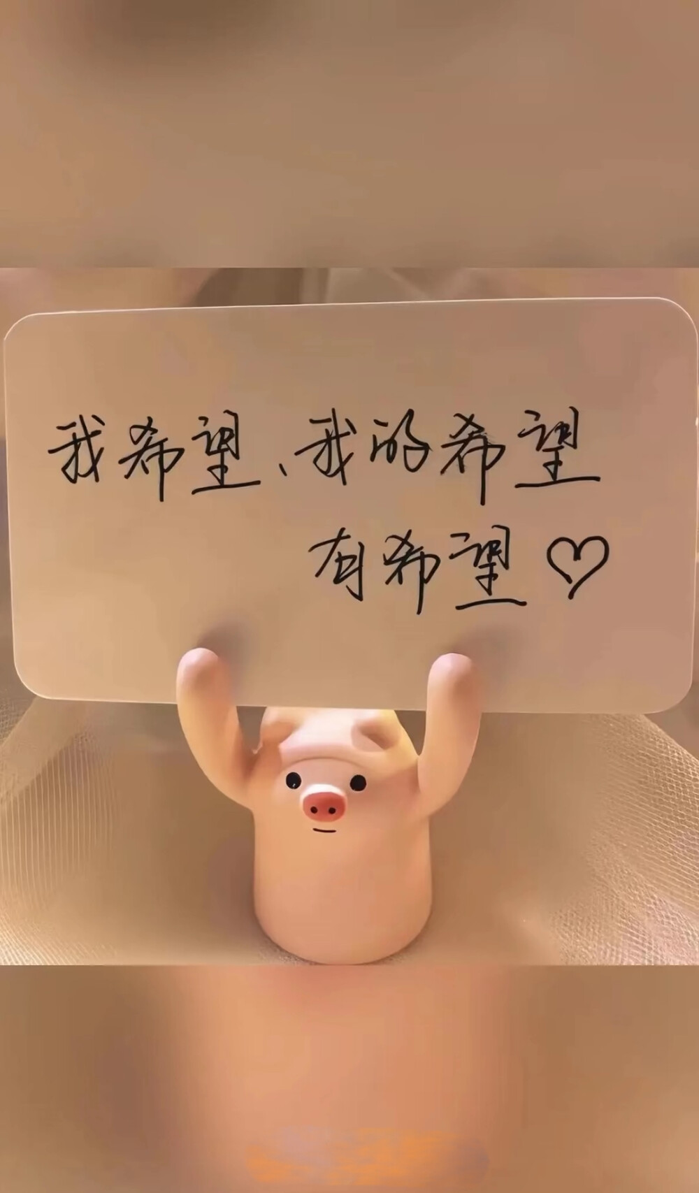 我们真的不该认识，因为我无法面对现在的结局，
本来我活的好好的，可你偏偏闯进了我的世界，
你来一阵子，我却痛一辈子……