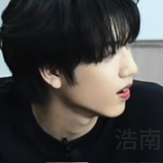 在梅边