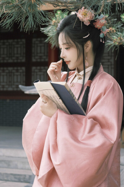 青笺未寄误红妆 姜时愿