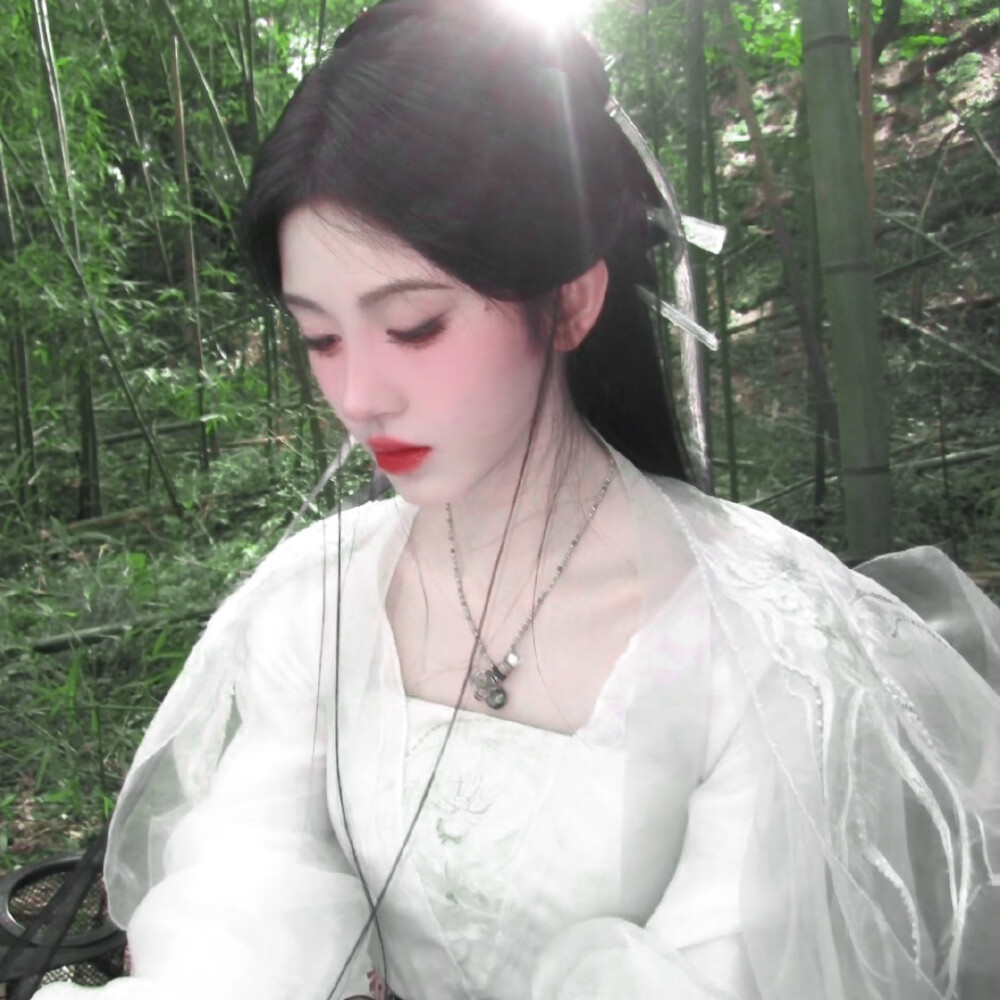 我生命里有磅礴的绿，终成哗然的春。