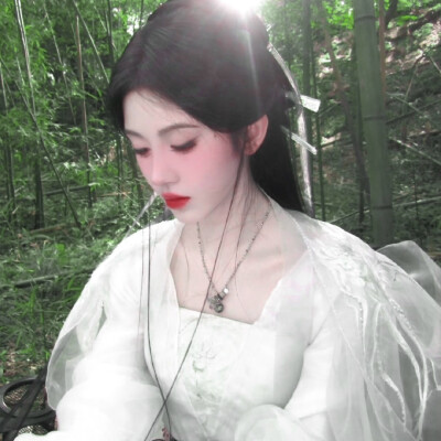 我生命里有磅礴的绿，终成哗然的春。