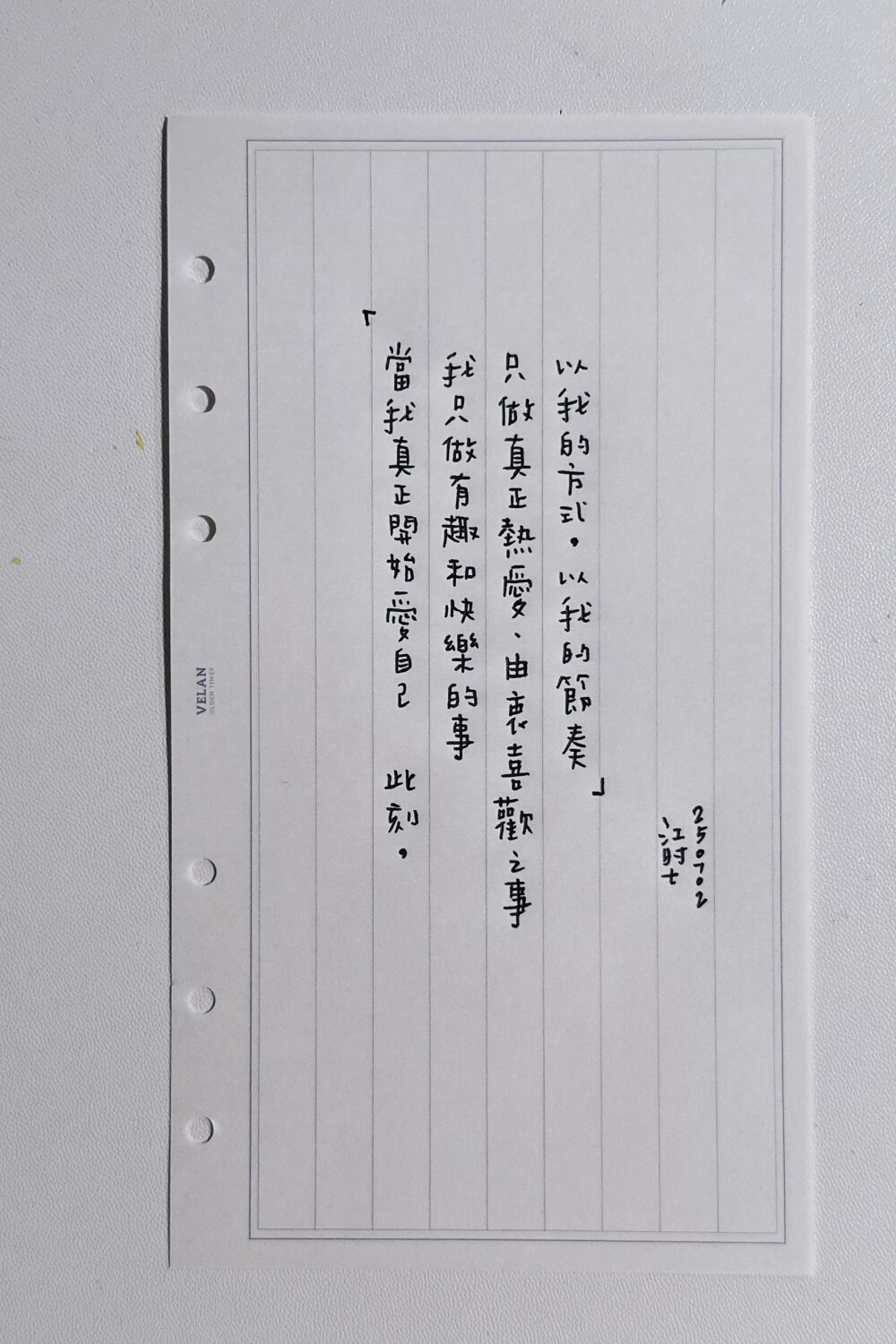 朋友圈背景图/
文字/句子
cr.@江时七