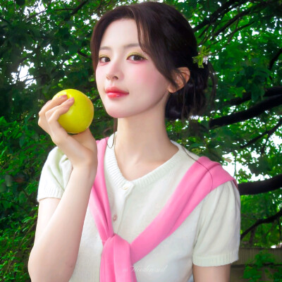 杨超越头像