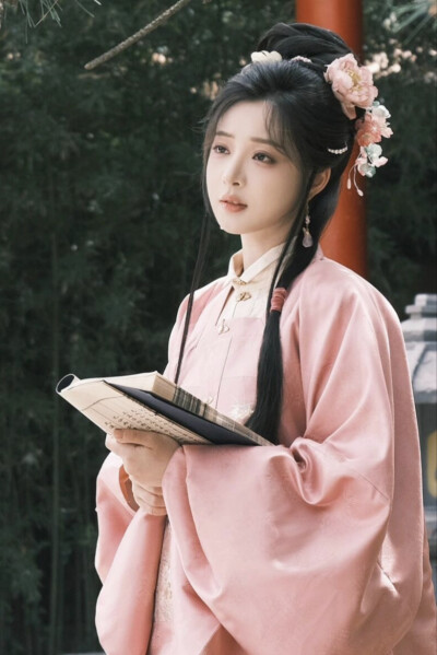 青笺未寄误红妆 姜时愿