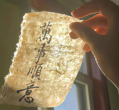 我们真的不该认识，因为我无法面对现在的结局，
本来我活的好好的，可你偏偏闯进了我的世界，
你来一阵子，我却痛一辈子……