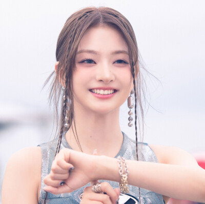 李娜炅