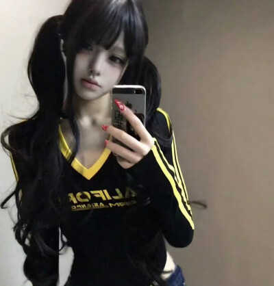 ，