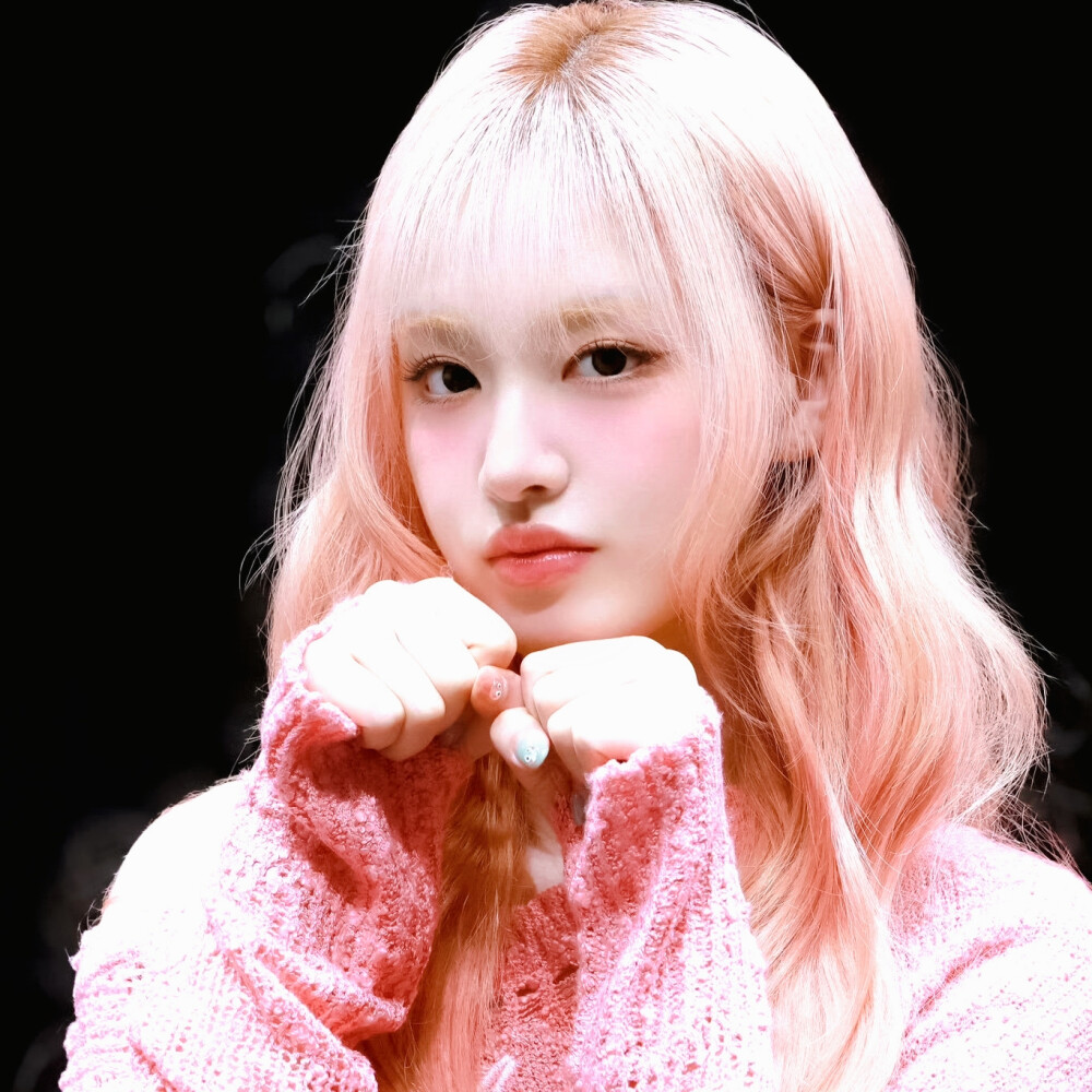 ˖⊹ ᨦ sᴛʀᴀᴡʙᴇʀʀʏ ʜᴀɴᴅʙᴇʟʟ ᨩ ․⁺
