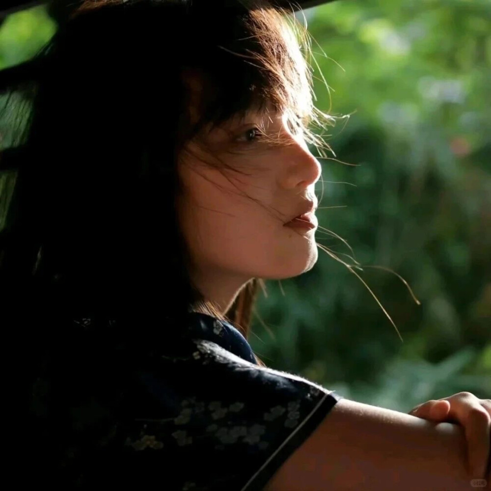 自信明媚的女头