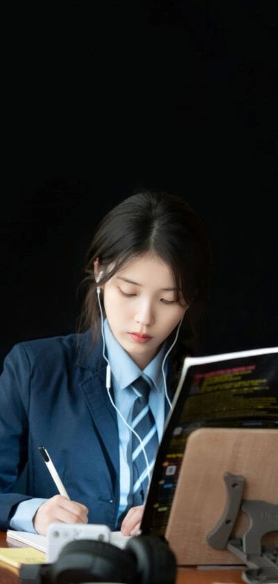 IU