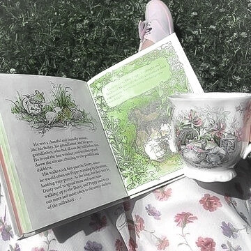 刚刚不小心被蜜蜂蛰了...半边脸都肿了还有点发紫...查了一下到底是什么蜂...才发现原来是...看见你的美貌甘拜下蜂。