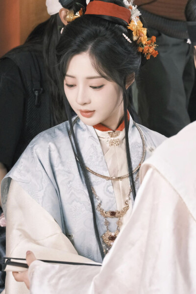 青笺未寄误红妆 姜时愿