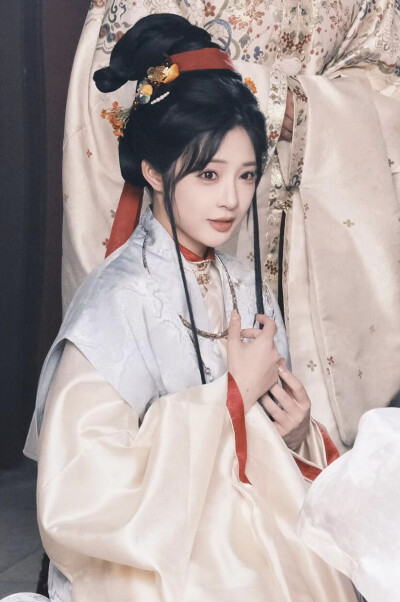 青笺未寄误红妆 姜时愿