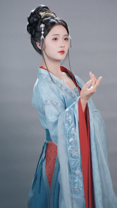 换亲后我顺便换了江山，很合理吧 吕颂梨