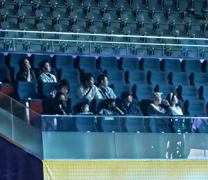 再就业男团 糊糊 北京演唱会，猫猫生哥老姚一家都在