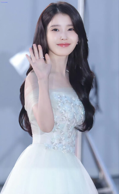 IU