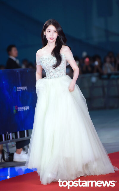 IU