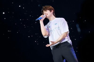 可爱爱笑的远远 北京场张远白三巡演唱会