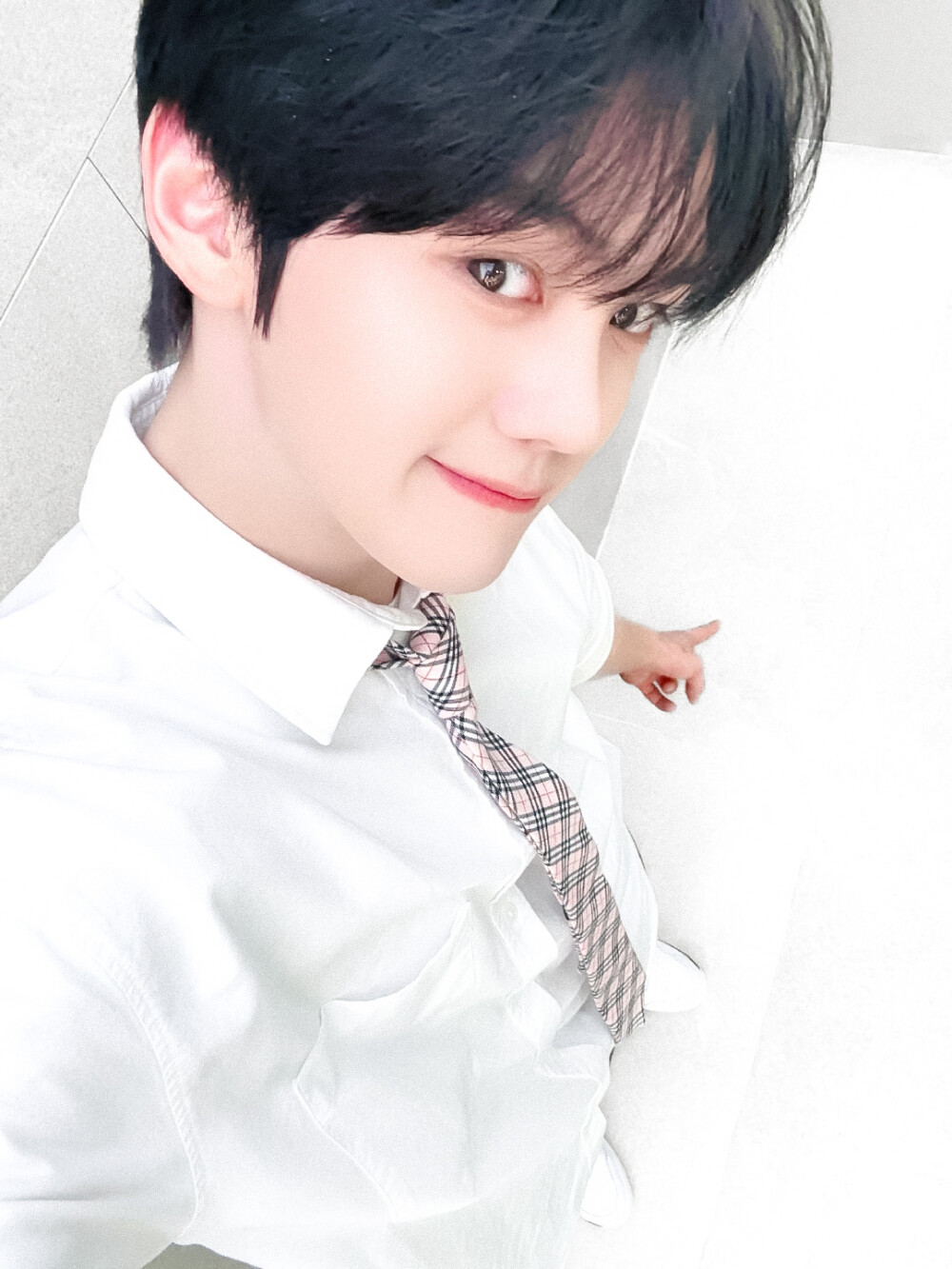 学长可以给我你的姓名牌吗？
당연하지.