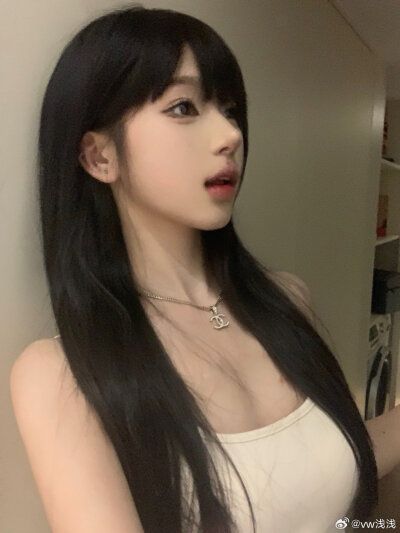 女
