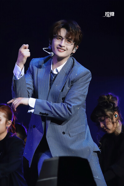 可甜可爱可帅 张远白三巡演北京毕业场