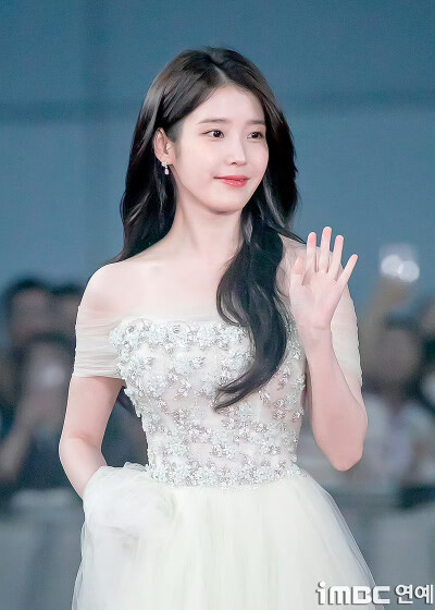 IU