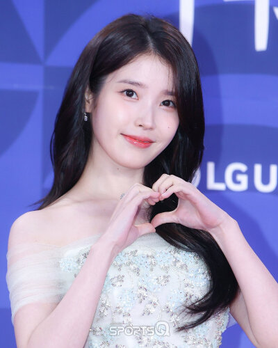 IU