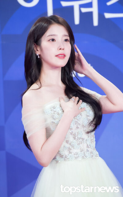 IU