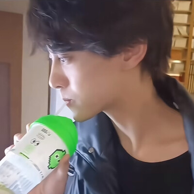 田栩宁