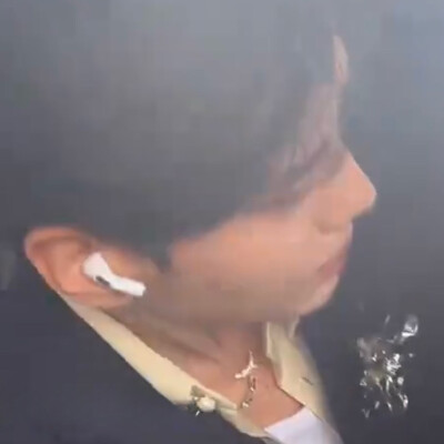这个女孩截头像像在做梦