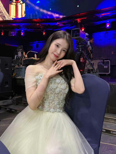 IU