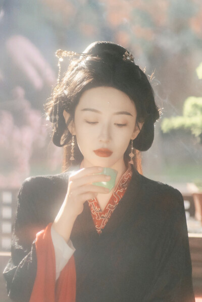 嫡媳：侯府风云 谢容瑛