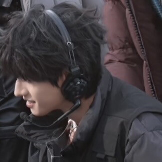 十指紧扣的那一刻 是否揉进了一段共同的命运