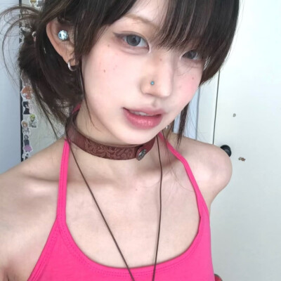 女