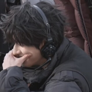 十指紧扣的那一刻 是否揉进了一段共同的命运