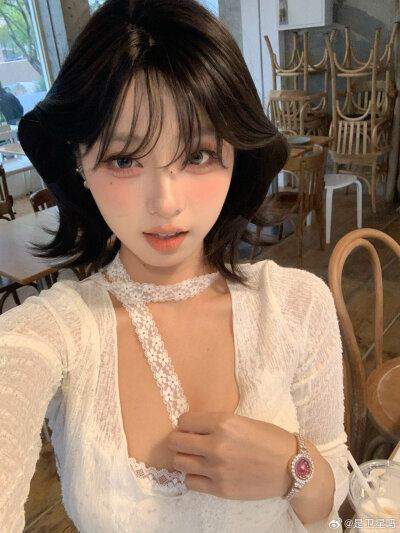 女