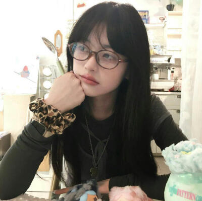 女