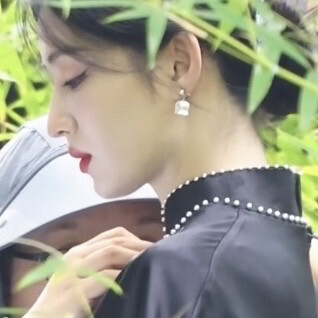旗袍女子不得了了