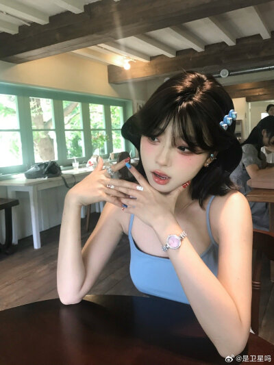 女