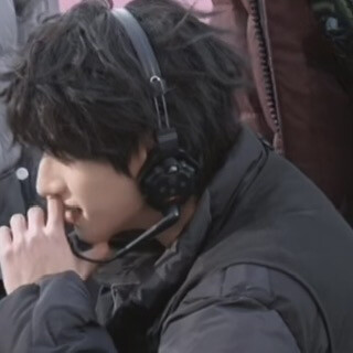 十指紧扣的那一刻 是否揉进了一段共同的命运