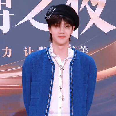 酷盖王一博一博宝贝❤️代表作⭐电影:人.鱼⭐长风破浪⭐无名⭐长空之王⭐维和防暴队⭐热烈⭐人间至味是清欢⭐私立蜀山学园⭐陪你到世界之巅⭐陈情令⭐抉择⭐我的奇怪朋友⭐有匪⭐冰雨火⭐风起洛阳⭐音乐专辑☆青春的…