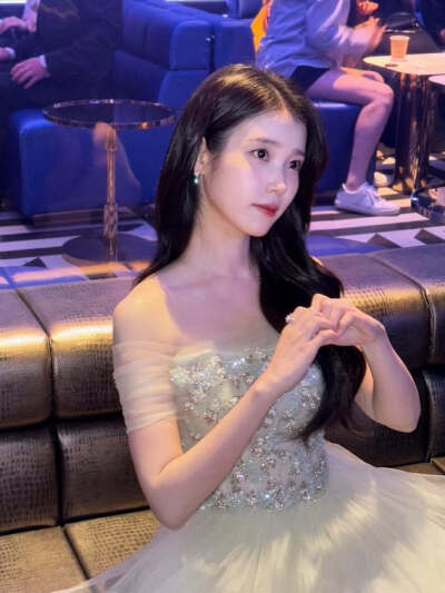 IU