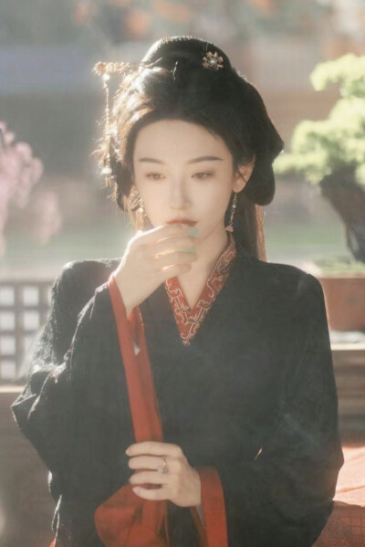 嫡媳：侯府风云 谢容瑛
