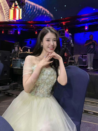 IU