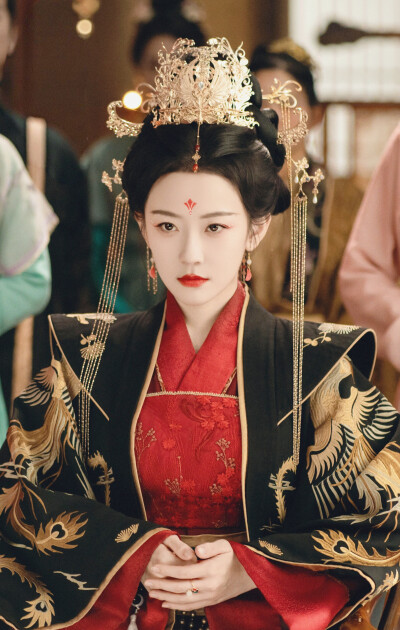 嫡媳：侯府风云 谢容瑛