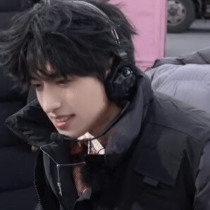 十指紧扣的那一刻 是否揉进了一段共同的命运