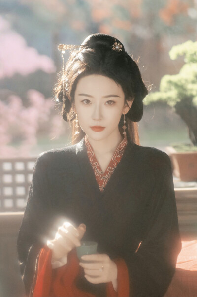 嫡媳：侯府风云 谢容瑛