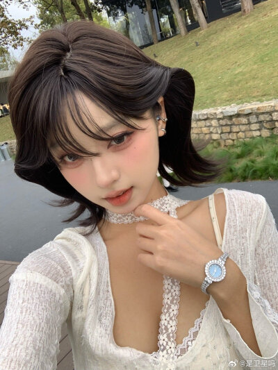 女