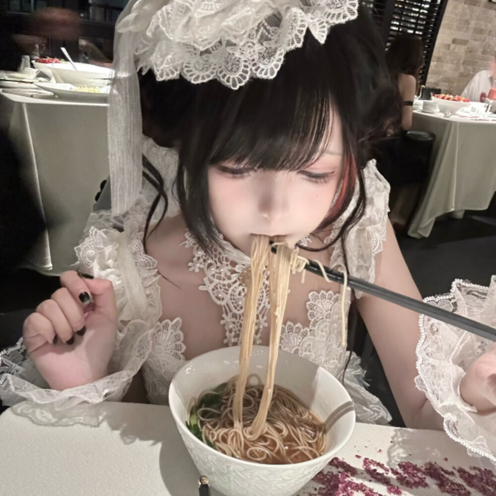 宝宝你真的特别萌，我真是不明白了为什么你这么萌，你知道你自己这么萌吗，如果不传播宝的可爱，全世界都要毁灭了，世界没有你可怎么转，只能强撑，都是强撑罢了......