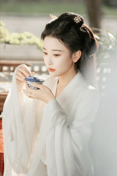 嫡媳：侯府风云 谢容瑛